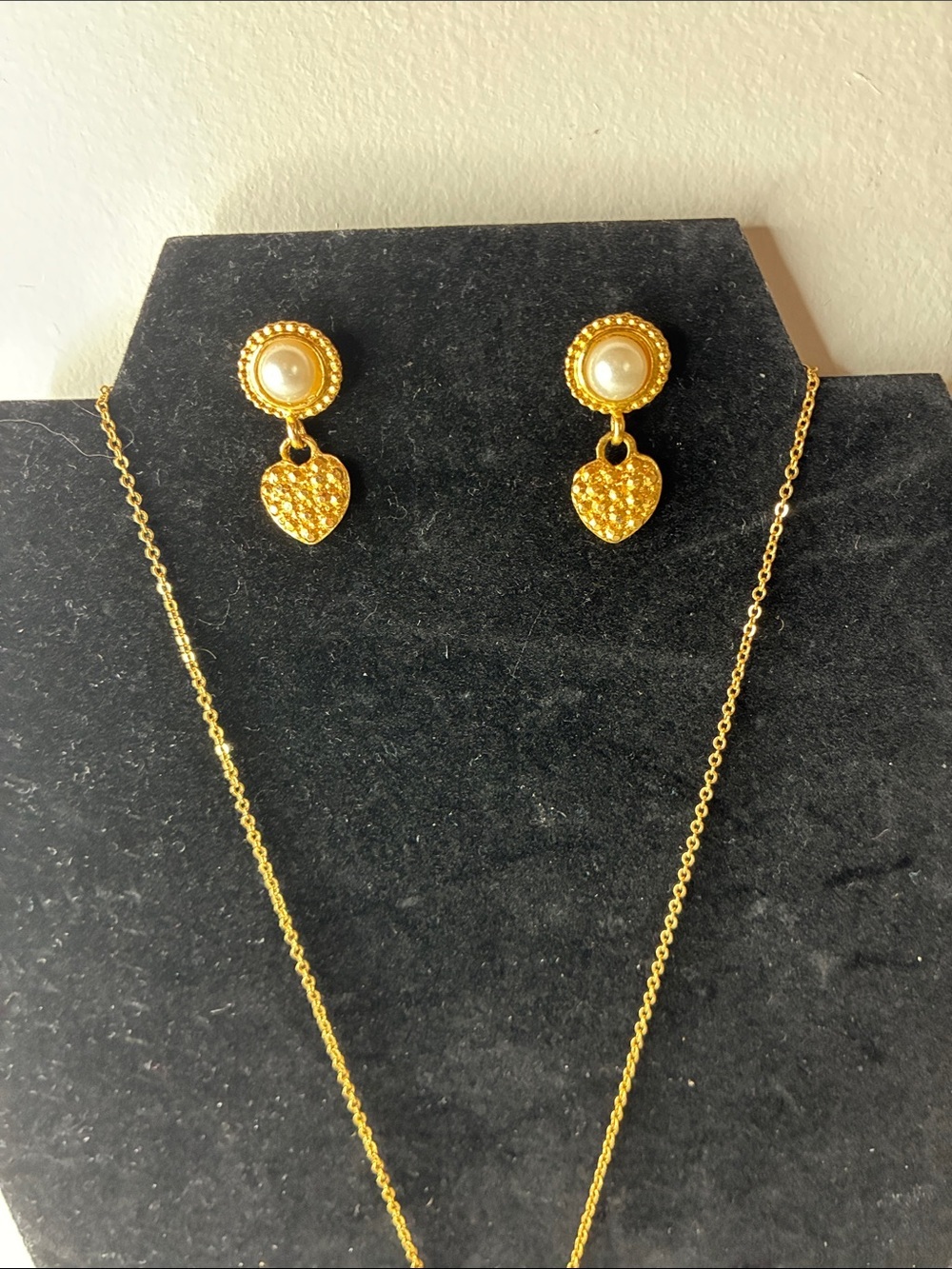 Vintage Gold-Tone Heart Drop Pendant Necklace and Pearl Heart Earrings Set - Picture 3 of 8